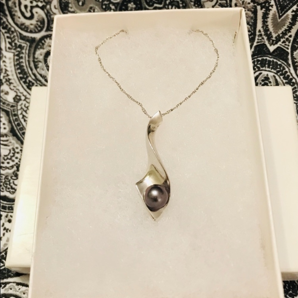 Freshwater Pearl Pendant & 18” Necklace 925 Silver